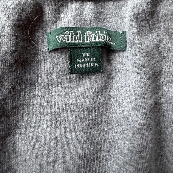 Chic Wild Fable Charcoal super cute, simplistic, minimalist, women’s V-Neck Tee - Picture 4 of 5